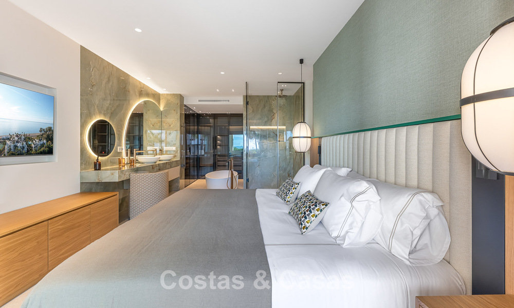First-class apartment for sale with sea views in a beachfront complex on the New Golden Mile between Marbella and Estepona 797448