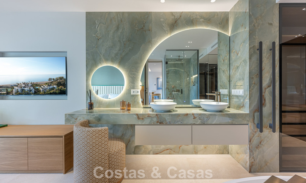 First-class apartment for sale with sea views in a beachfront complex on the New Golden Mile between Marbella and Estepona 797450