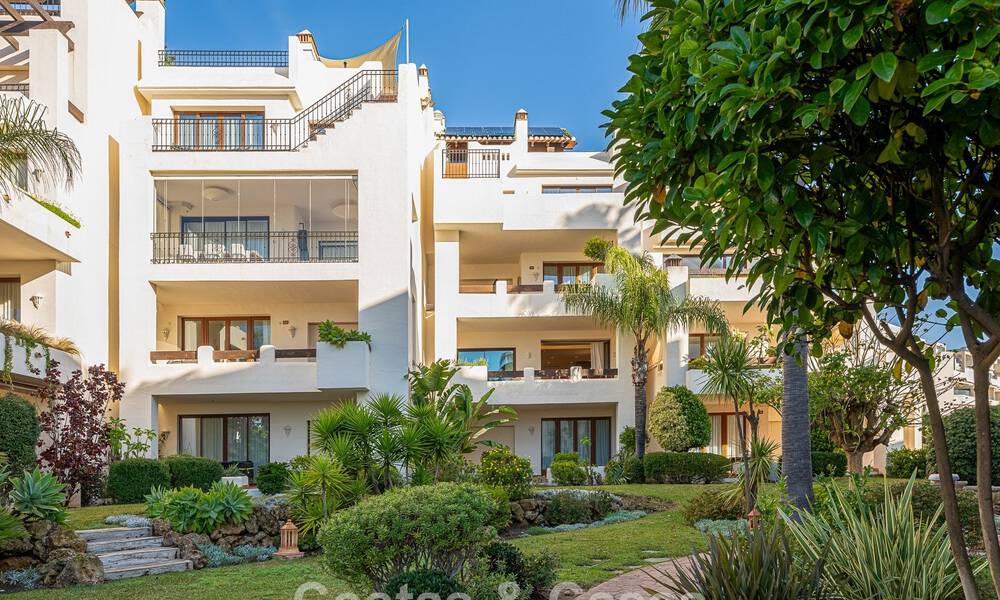 First-class apartment for sale with sea views in a beachfront complex on the New Golden Mile between Marbella and Estepona 797451