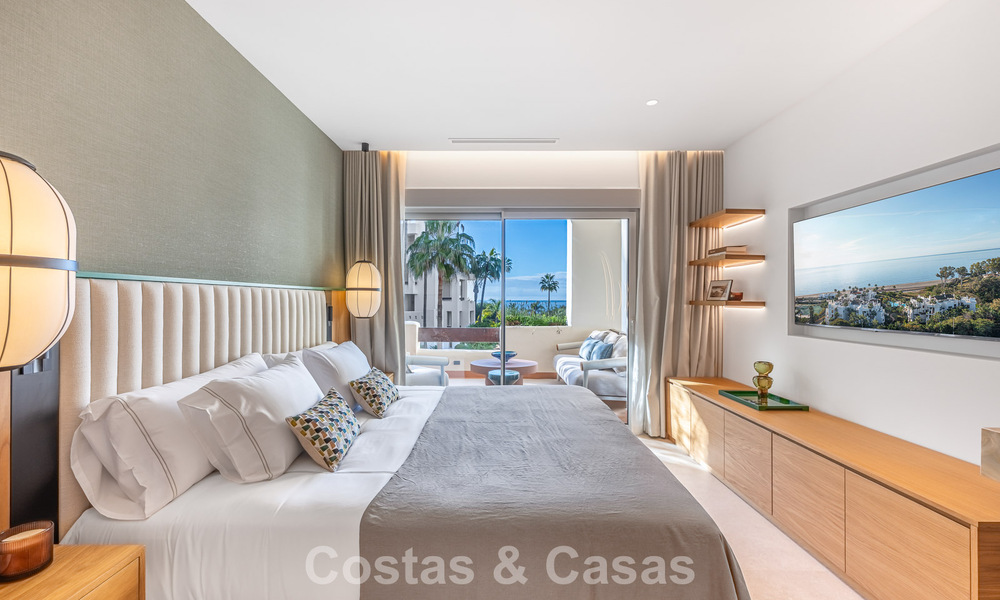 First-class apartment for sale with sea views in a beachfront complex on the New Golden Mile between Marbella and Estepona 797454