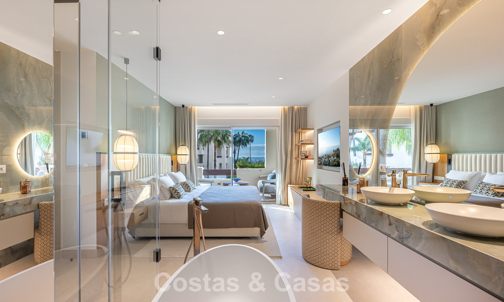 First-class apartment for sale with sea views in a beachfront complex on the New Golden Mile between Marbella and Estepona 797455