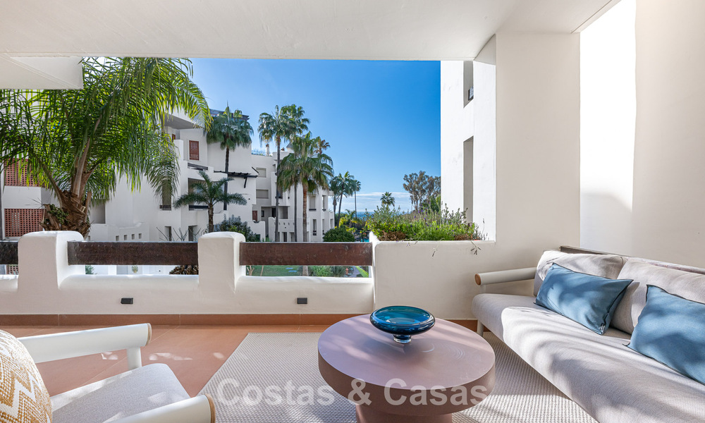 First-class apartment for sale with sea views in a beachfront complex on the New Golden Mile between Marbella and Estepona 797459