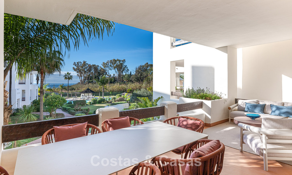 First-class apartment for sale with sea views in a beachfront complex on the New Golden Mile between Marbella and Estepona 797460