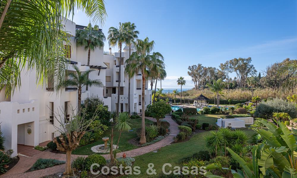 First-class apartment for sale with sea views in a beachfront complex on the New Golden Mile between Marbella and Estepona 797462