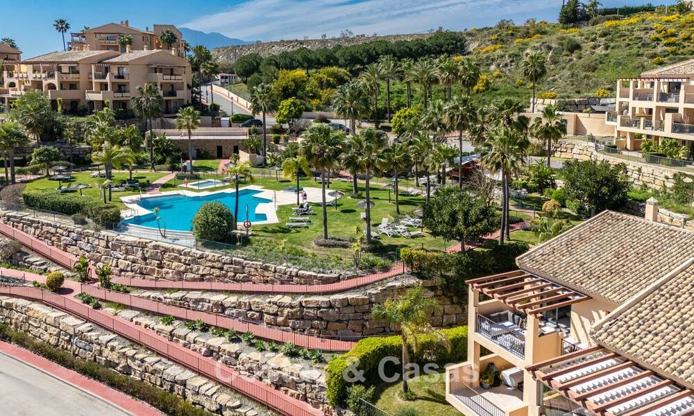 Prestigious luxury penthouse with panoramic golf and sea views for sale in Marbella - Benahavís 797518