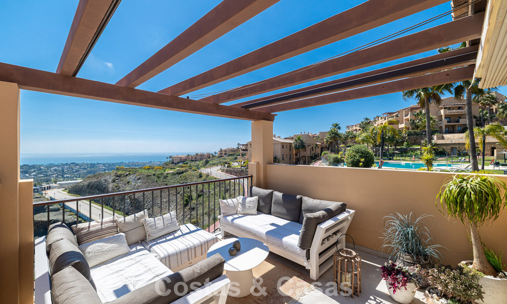 Prestigious luxury penthouse with panoramic golf and sea views for sale in Marbella - Benahavís 797524