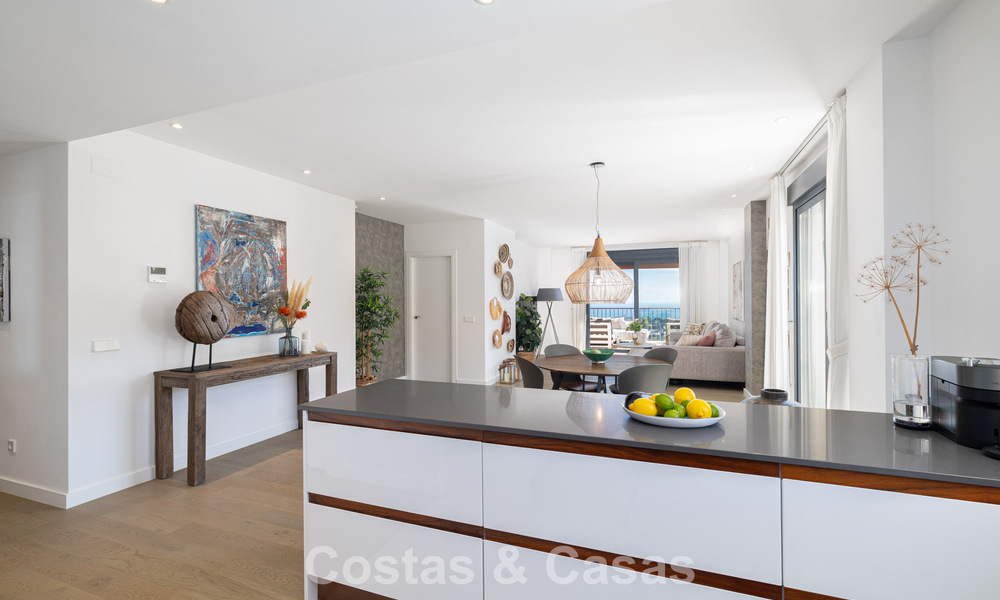 Prestigious luxury penthouse with panoramic golf and sea views for sale in Marbella - Benahavís 797542