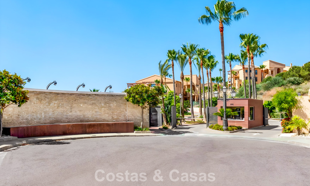 Prestigious luxury penthouse with panoramic golf and sea views for sale in Marbella - Benahavís 797872