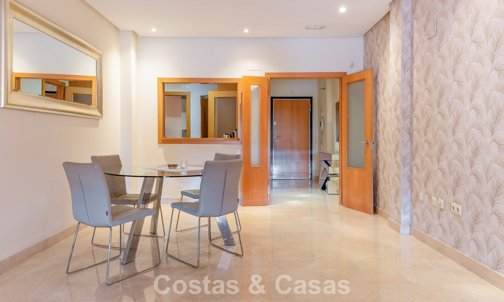 Luxury beachside apartment with private garden for sale just steps from the beach near Puerto Banús, Marbella 797551
