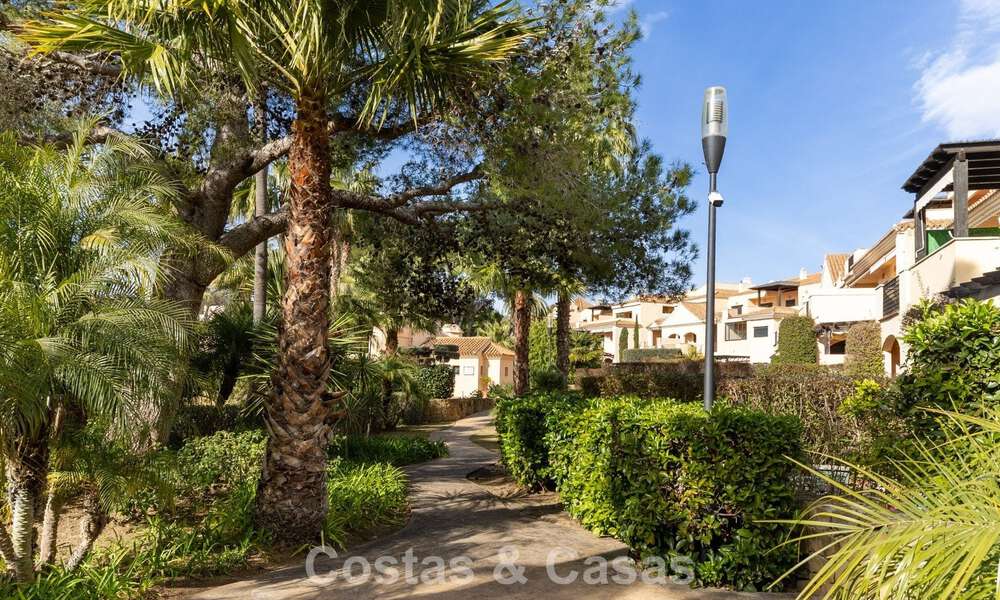 Luxury beachside apartment with private garden for sale just steps from the beach near Puerto Banús, Marbella 797556