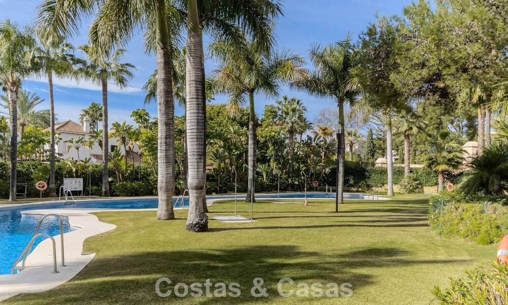 Luxury beachside apartment with private garden for sale just steps from the beach near Puerto Banús, Marbella 797559