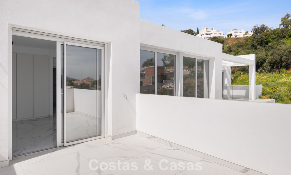 Brand-new modern villa with panoramic sea views for sale in a natural setting east of Marbella town centre 797595