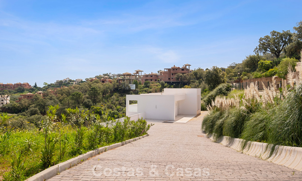 Brand-new modern villa with panoramic sea views for sale in a natural setting east of Marbella town centre 797601