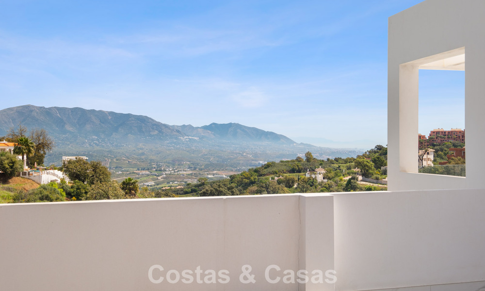 Brand-new modern villa with panoramic sea views for sale in a natural setting east of Marbella town centre 797602