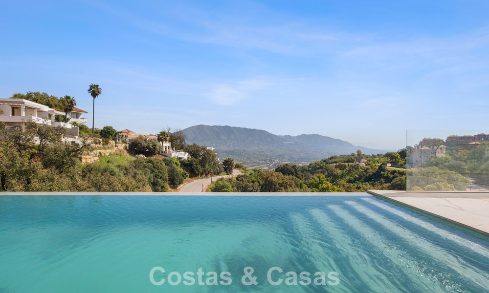 Brand-new modern villa with panoramic sea views for sale in a natural setting east of Marbella town centre 797604