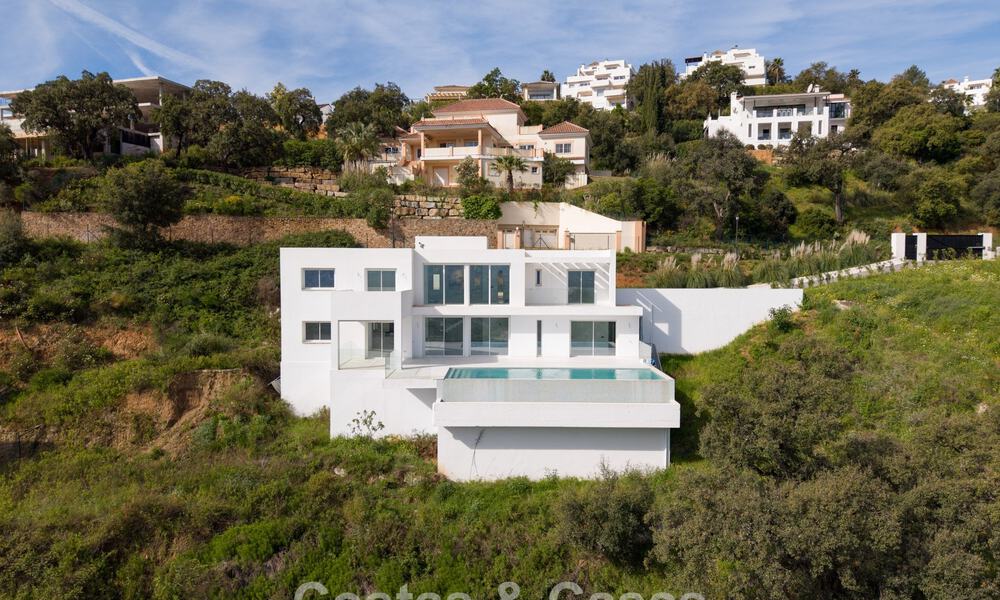 Brand-new modern villa with panoramic sea views for sale in a natural setting east of Marbella town centre 797607