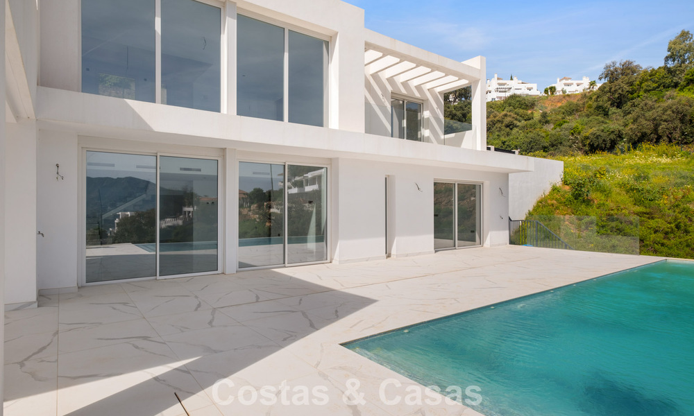 Brand-new modern villa with panoramic sea views for sale in a natural setting east of Marbella town centre 797609