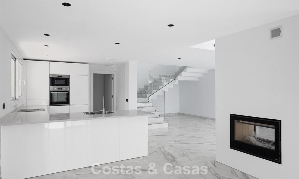 Brand-new modern villa with panoramic sea views for sale in a natural setting east of Marbella town centre 797614