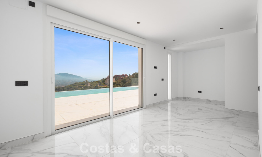 Brand-new modern villa with panoramic sea views for sale in a natural setting east of Marbella town centre 797622