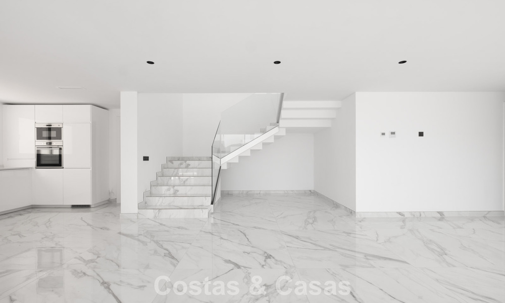 Brand-new modern villa with panoramic sea views for sale in a natural setting east of Marbella town centre 797624