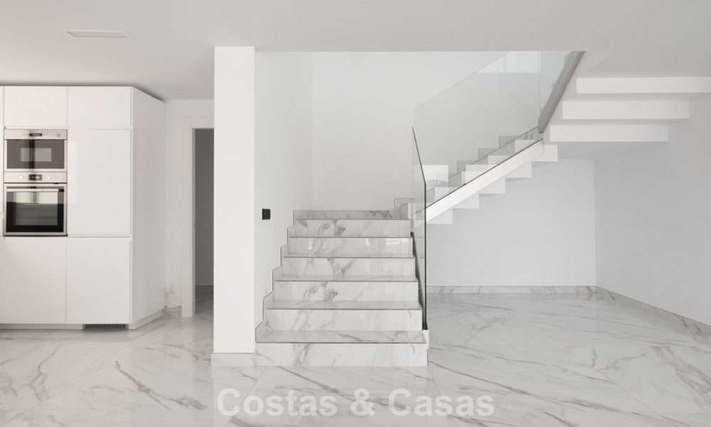 Brand-new modern villa with panoramic sea views for sale in a natural setting east of Marbella town centre 797625