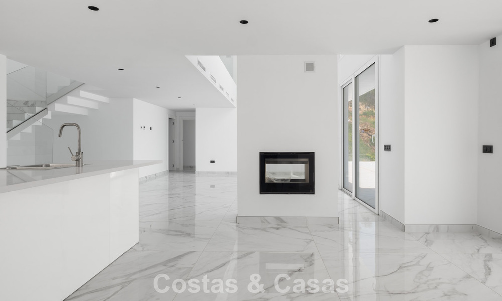 Brand-new modern villa with panoramic sea views for sale in a natural setting east of Marbella town centre 797626