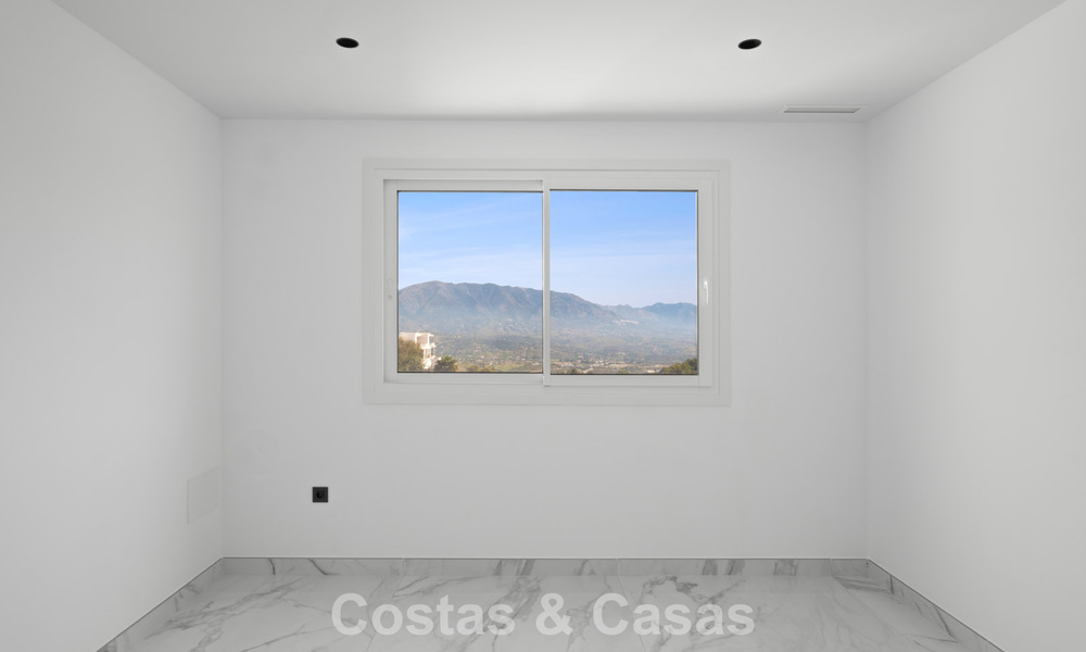 Brand-new modern villa with panoramic sea views for sale in a natural setting east of Marbella town centre 797627