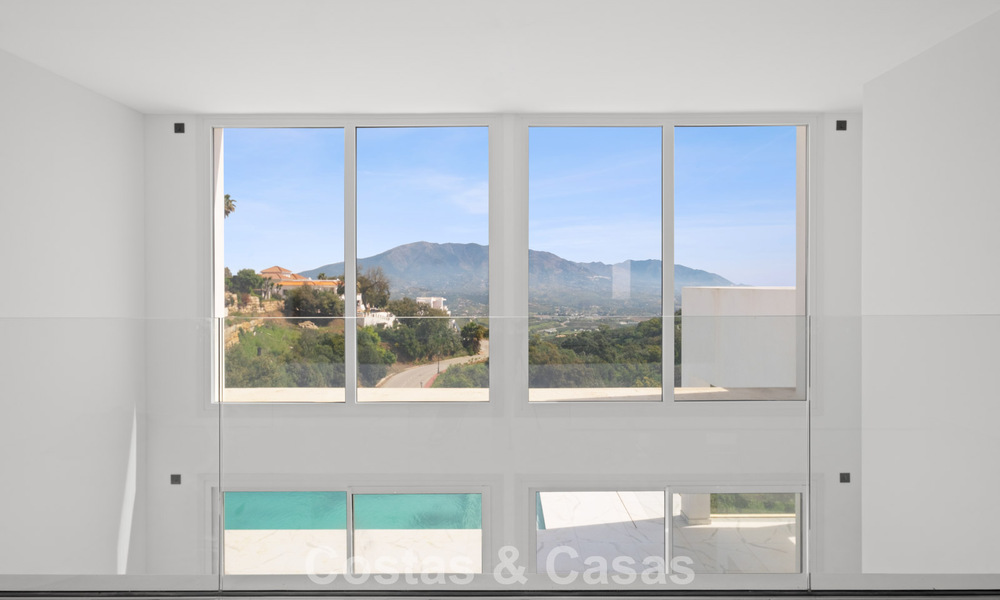 Brand-new modern villa with panoramic sea views for sale in a natural setting east of Marbella town centre 797628