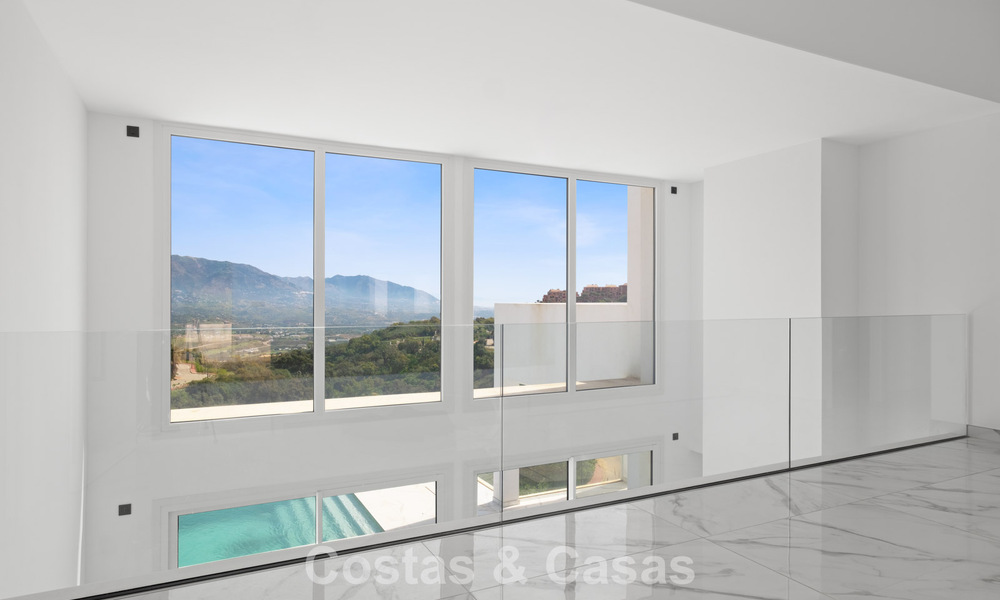 Brand-new modern villa with panoramic sea views for sale in a natural setting east of Marbella town centre 797629