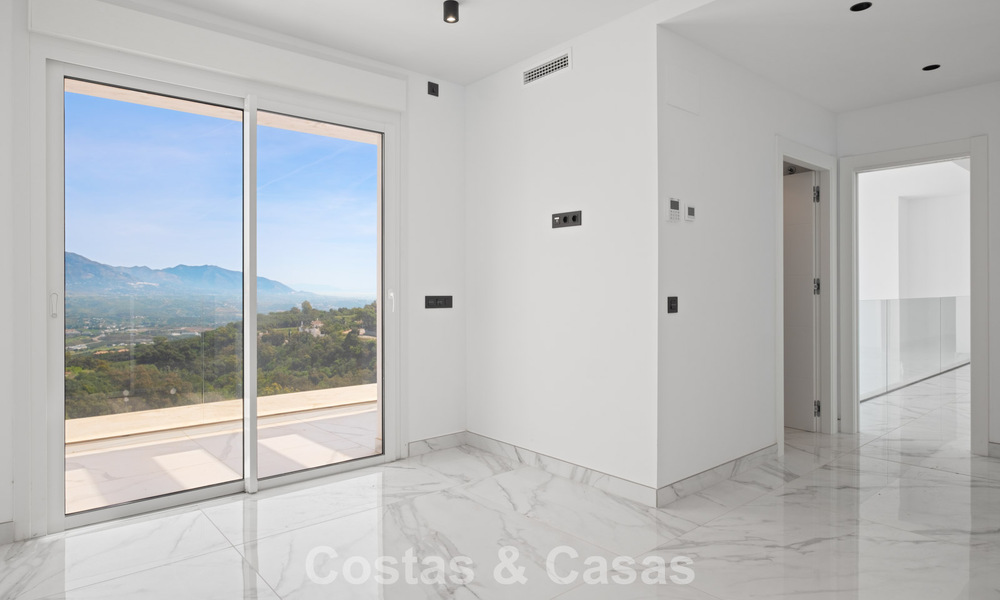 Brand-new modern villa with panoramic sea views for sale in a natural setting east of Marbella town centre 797631