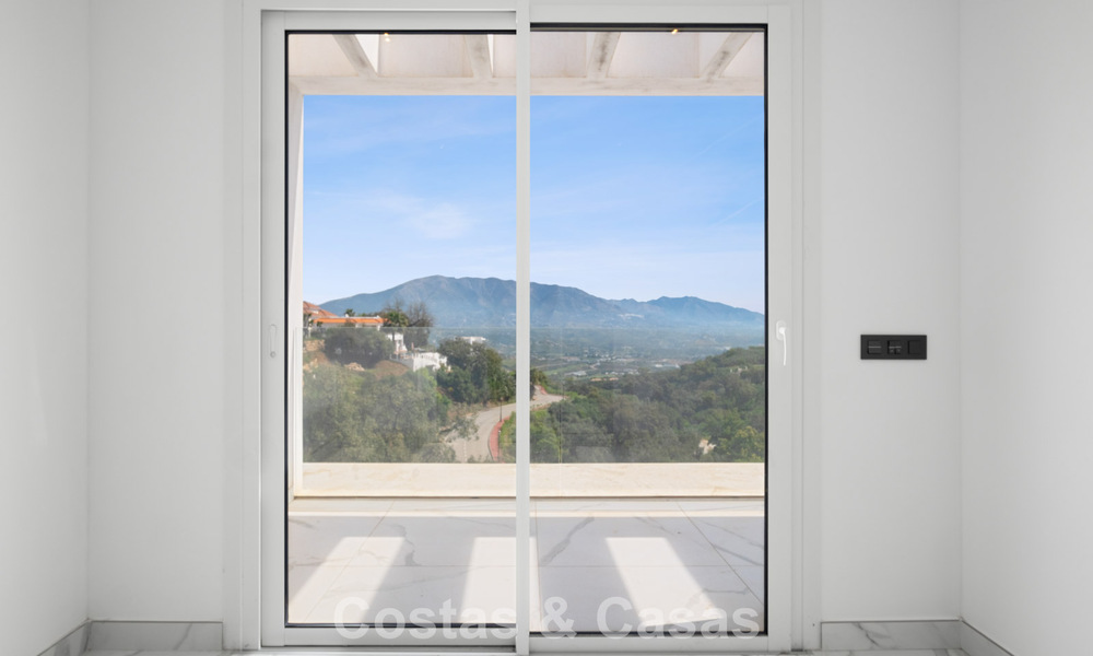 Brand-new modern villa with panoramic sea views for sale in a natural setting east of Marbella town centre 797633
