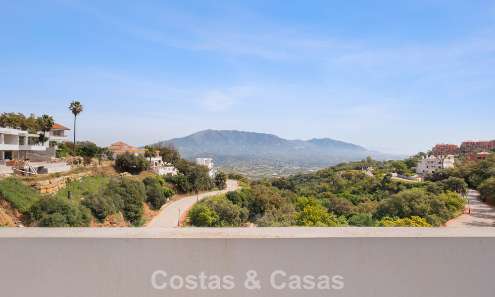 Brand-new modern villa with panoramic sea views for sale in a natural setting east of Marbella town centre 797637