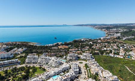 Modern luxury penthouse with spacious rooftop terrace for sale near Estepona town centre 797646