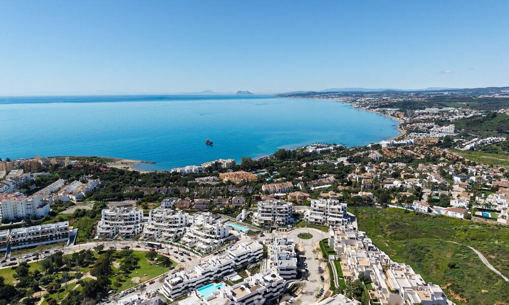 Modern luxury penthouse with spacious rooftop terrace for sale near Estepona town centre 797646