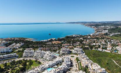 Modern luxury penthouse with spacious rooftop terrace for sale near Estepona town centre 797646