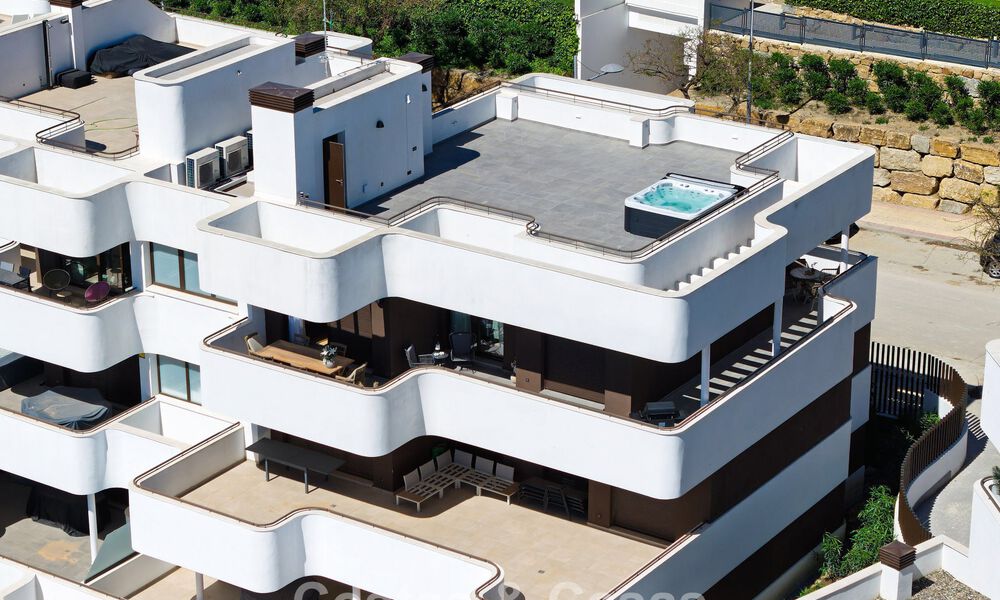 Modern luxury penthouse with spacious rooftop terrace for sale near Estepona town centre 797648
