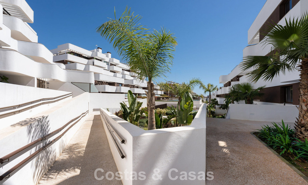 Modern luxury penthouse with spacious rooftop terrace for sale near Estepona town centre 797650