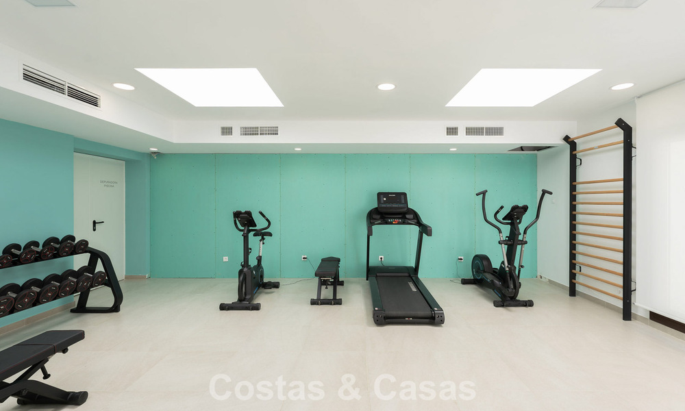 Modern luxury penthouse with spacious rooftop terrace for sale near Estepona town centre 797652