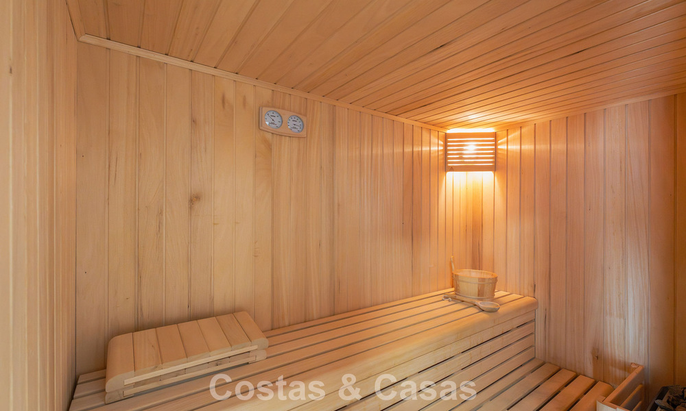 Modern luxury penthouse with spacious rooftop terrace for sale near Estepona town centre 797653