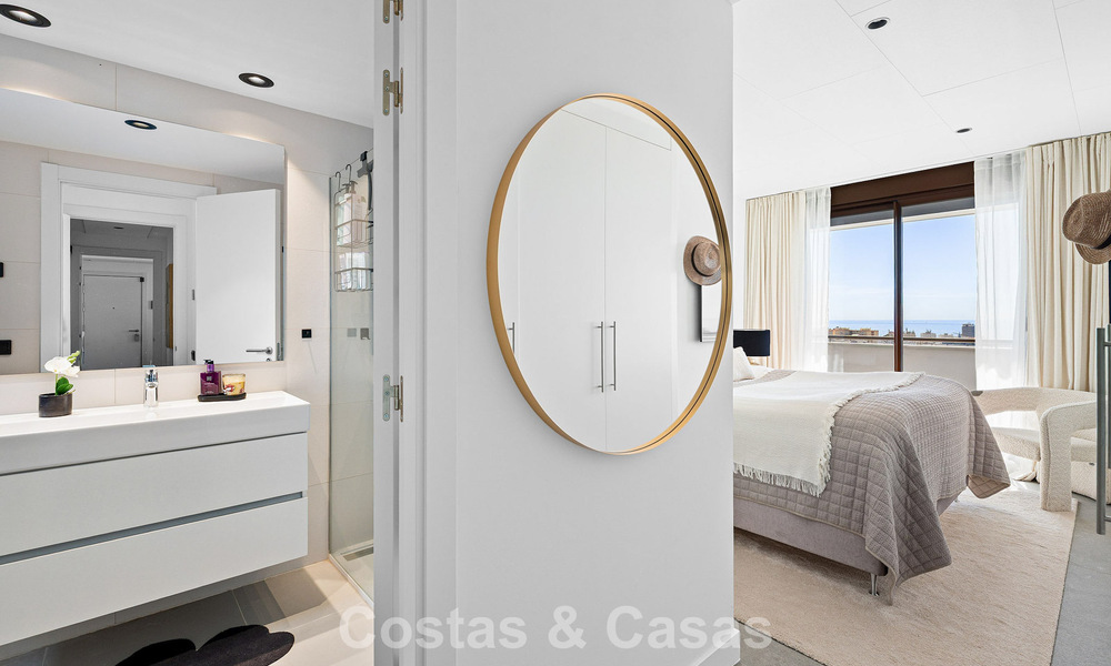 Modern luxury penthouse with spacious rooftop terrace for sale near Estepona town centre 797655