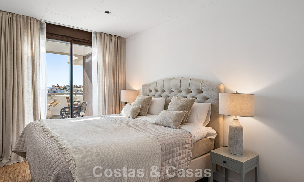Modern luxury penthouse with spacious rooftop terrace for sale near Estepona town centre 797658