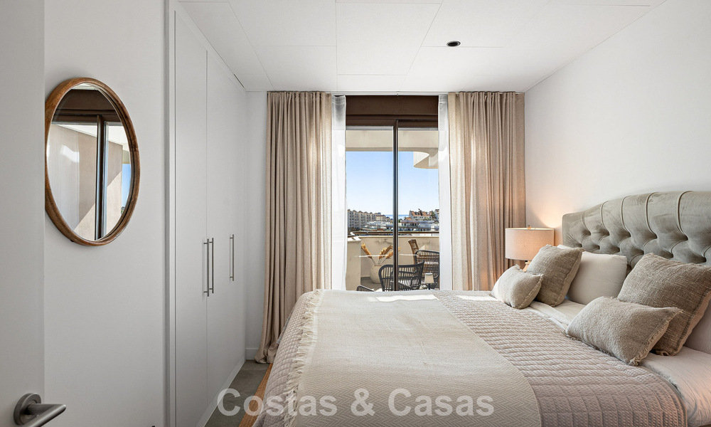 Modern luxury penthouse with spacious rooftop terrace for sale near Estepona town centre 797659