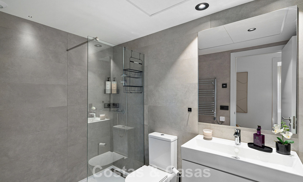 Modern luxury penthouse with spacious rooftop terrace for sale near Estepona town centre 797660