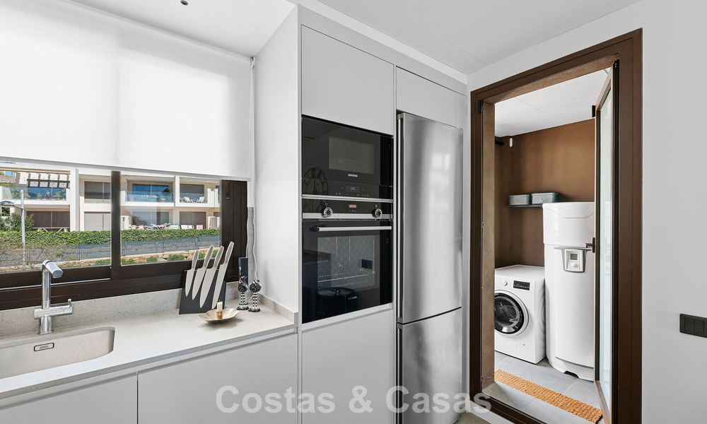 Modern luxury penthouse with spacious rooftop terrace for sale near Estepona town centre 797668