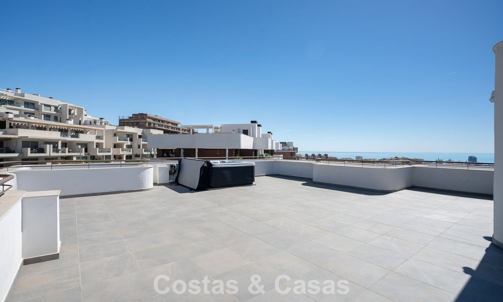 Modern luxury penthouse with spacious rooftop terrace for sale near Estepona town centre 797675