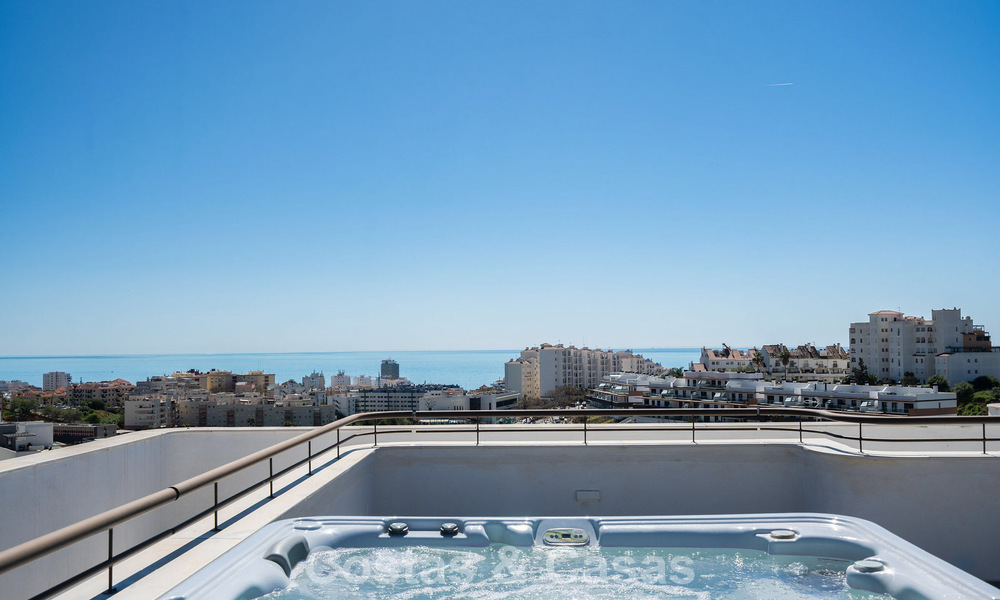 Modern luxury penthouse with spacious rooftop terrace for sale near Estepona town centre 797676