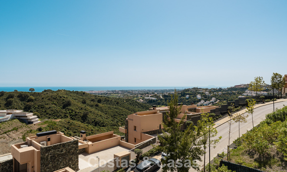 Bright, contemporary luxury penthouse for sale with sea views in the hills of La Quinta Resort in Marbella - Benahavís 797696