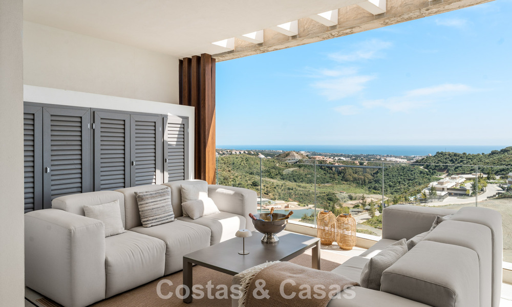 Bright, contemporary luxury penthouse for sale with sea views in the hills of La Quinta Resort in Marbella - Benahavís 797699