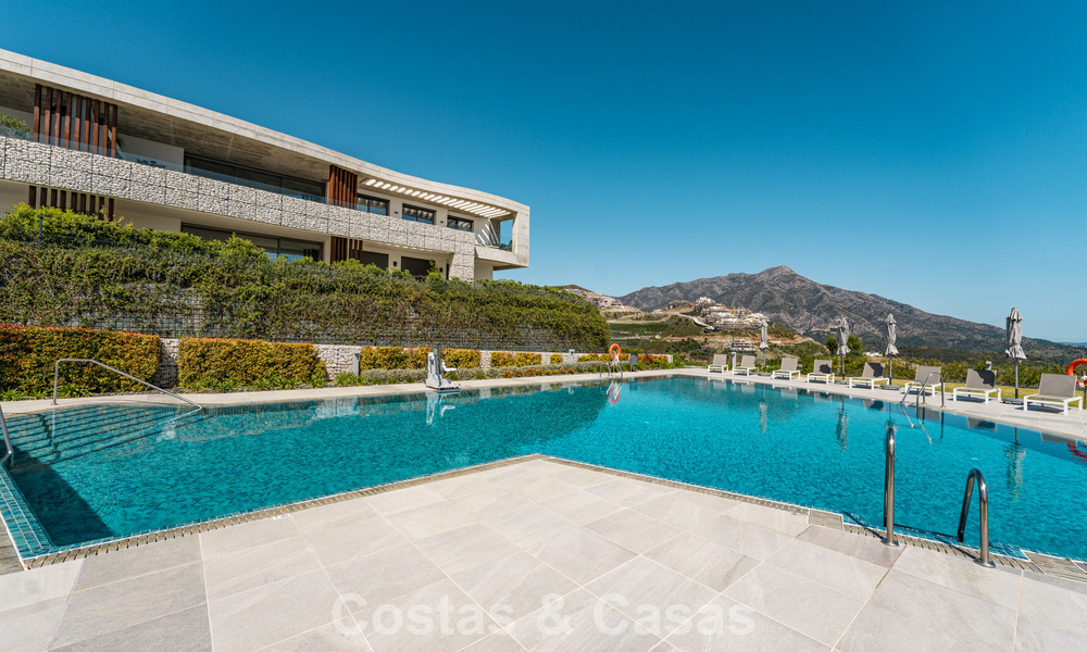 Bright, contemporary luxury penthouse for sale with sea views in the hills of La Quinta Resort in Marbella - Benahavís 797712