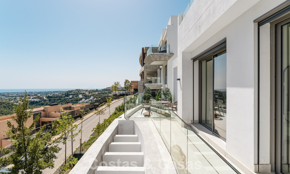Bright, contemporary luxury penthouse for sale with sea views in the hills of La Quinta Resort in Marbella - Benahavís 797713